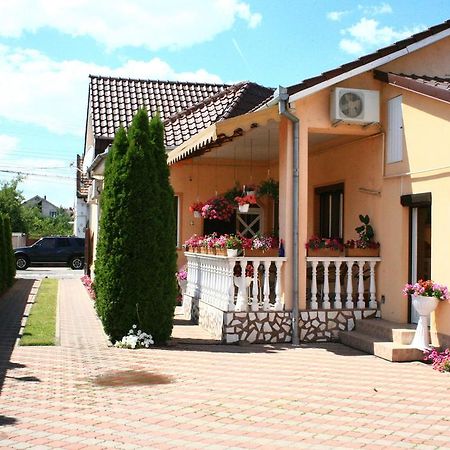 Hotel Radena Arad Exteriér fotografie